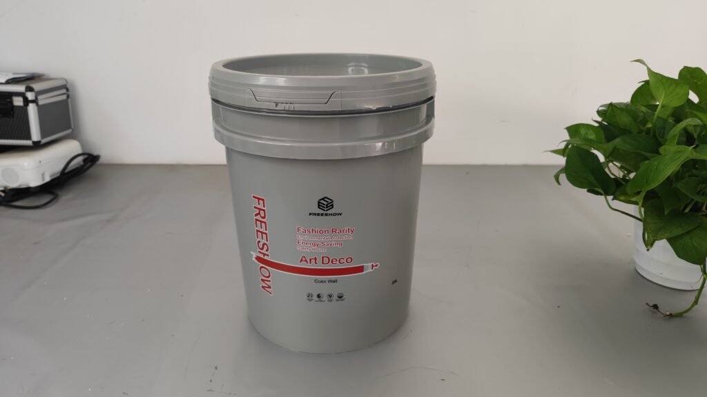 Motor oil packaging plastic bucket